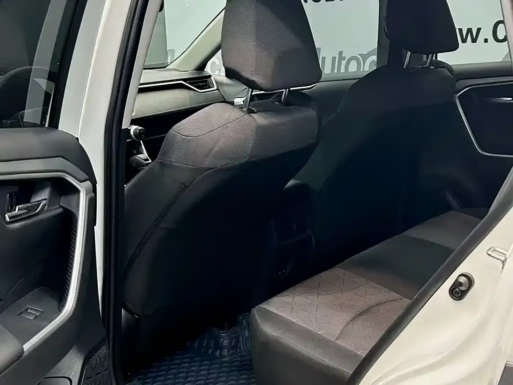 Toyota RAV4 2023 из CN, фото 9