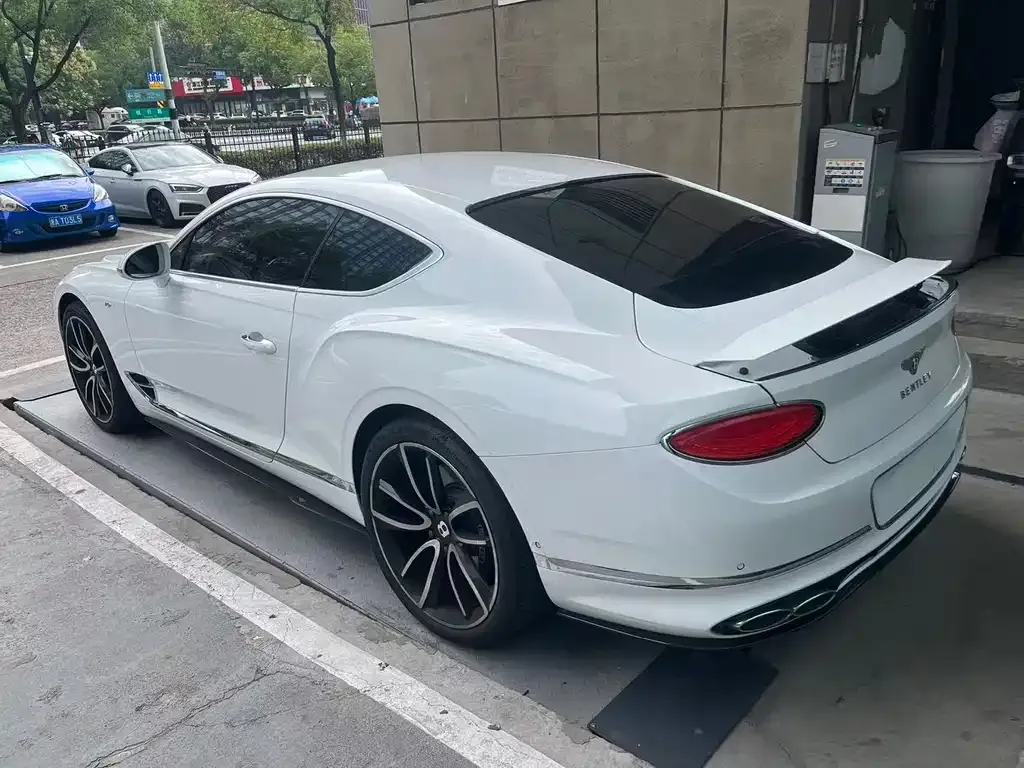 Bentley Continental 2021 из CN, фото 4