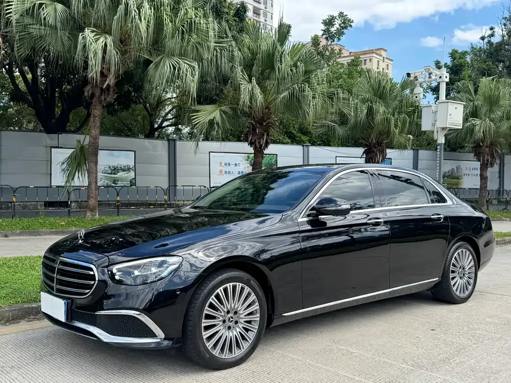 Mercedes-Benz E-Class — фото 1