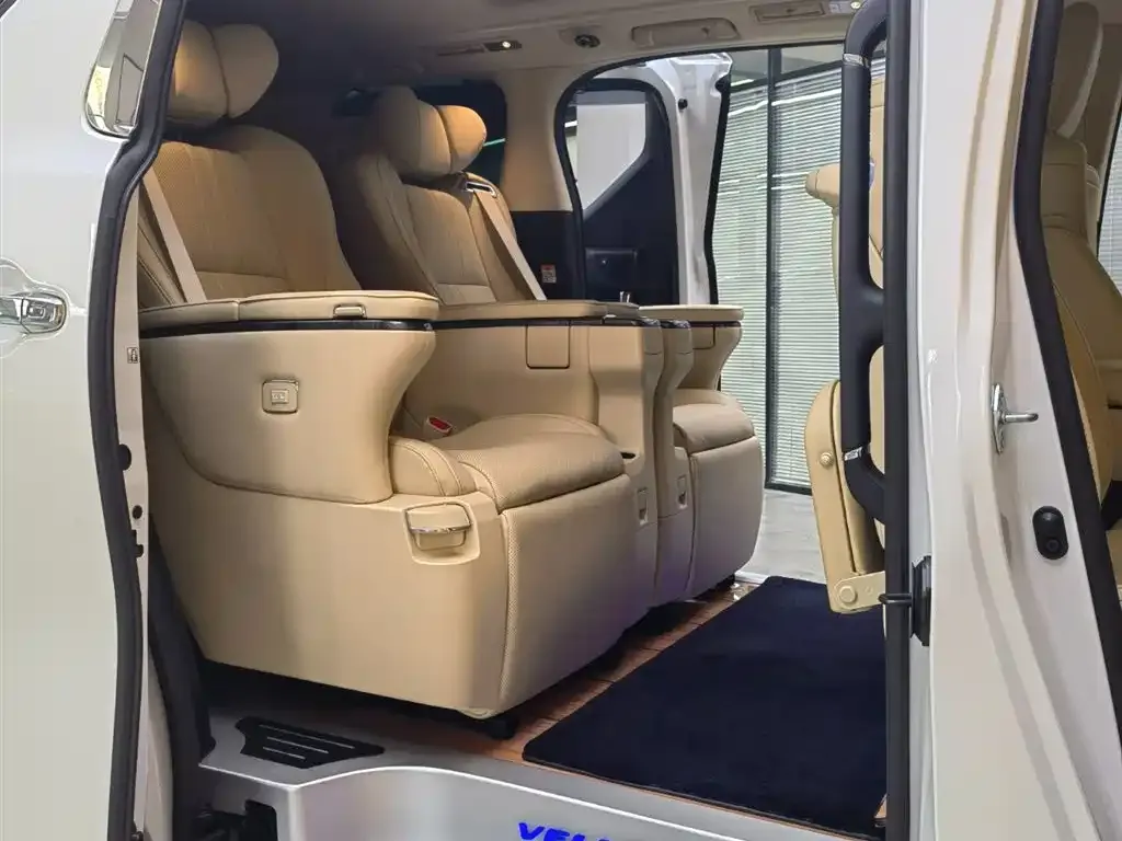 Toyota Alphard 2023 из CN, фото 10