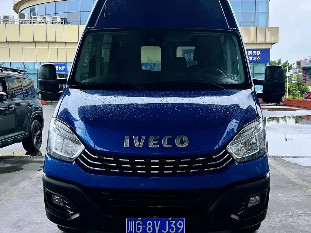 IVECO Ousheng — фото 2