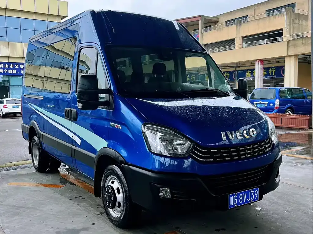 IVECO Ousheng — фото 3