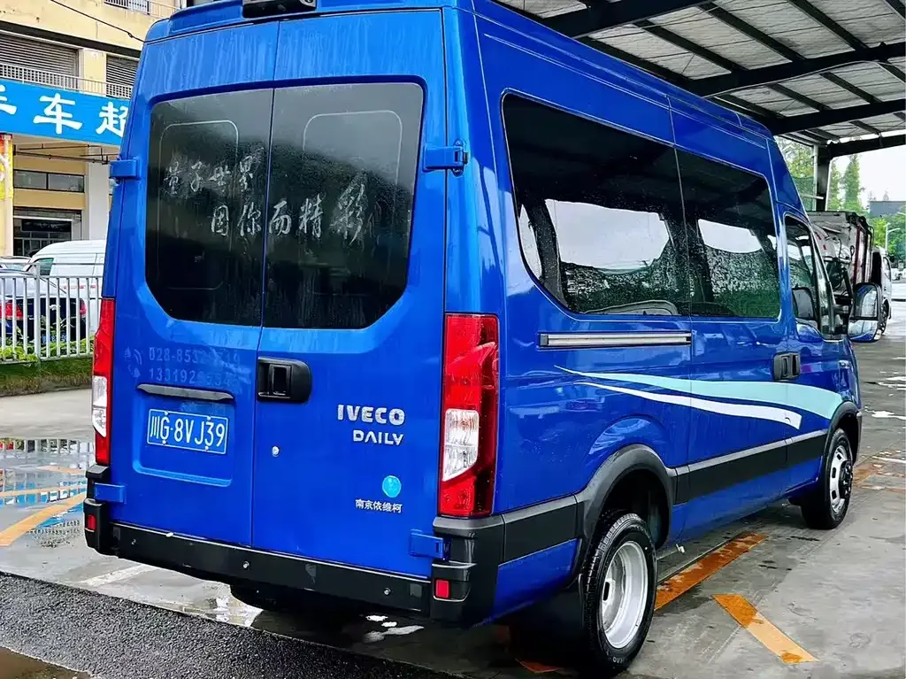 IVECO Ousheng — фото 8