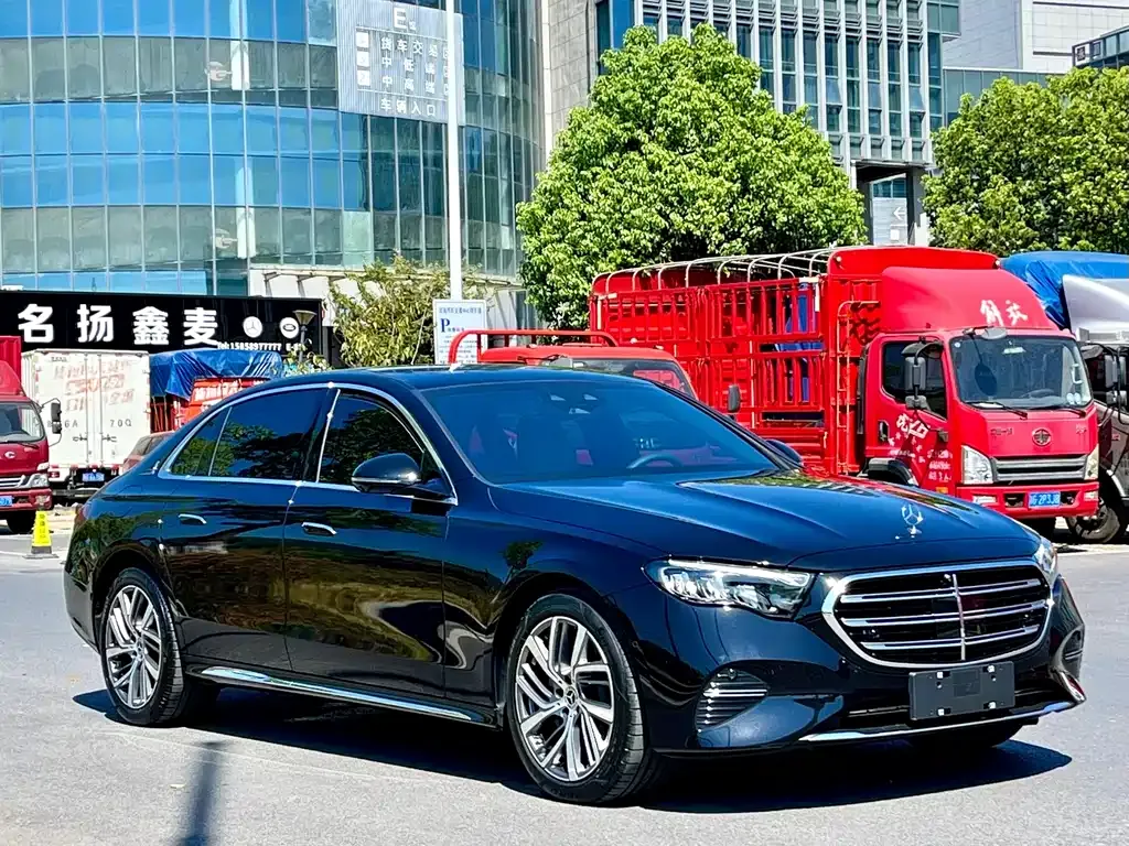 Mercedes-Benz E-Class — фото 3