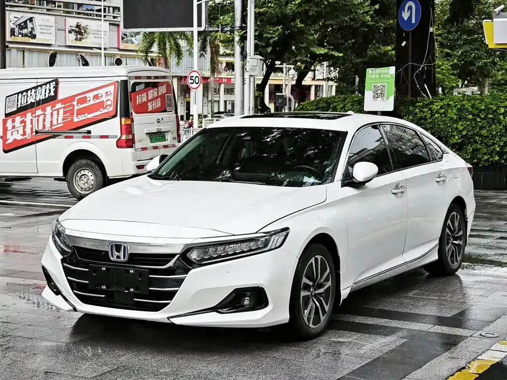 Honda Accord — фото 1