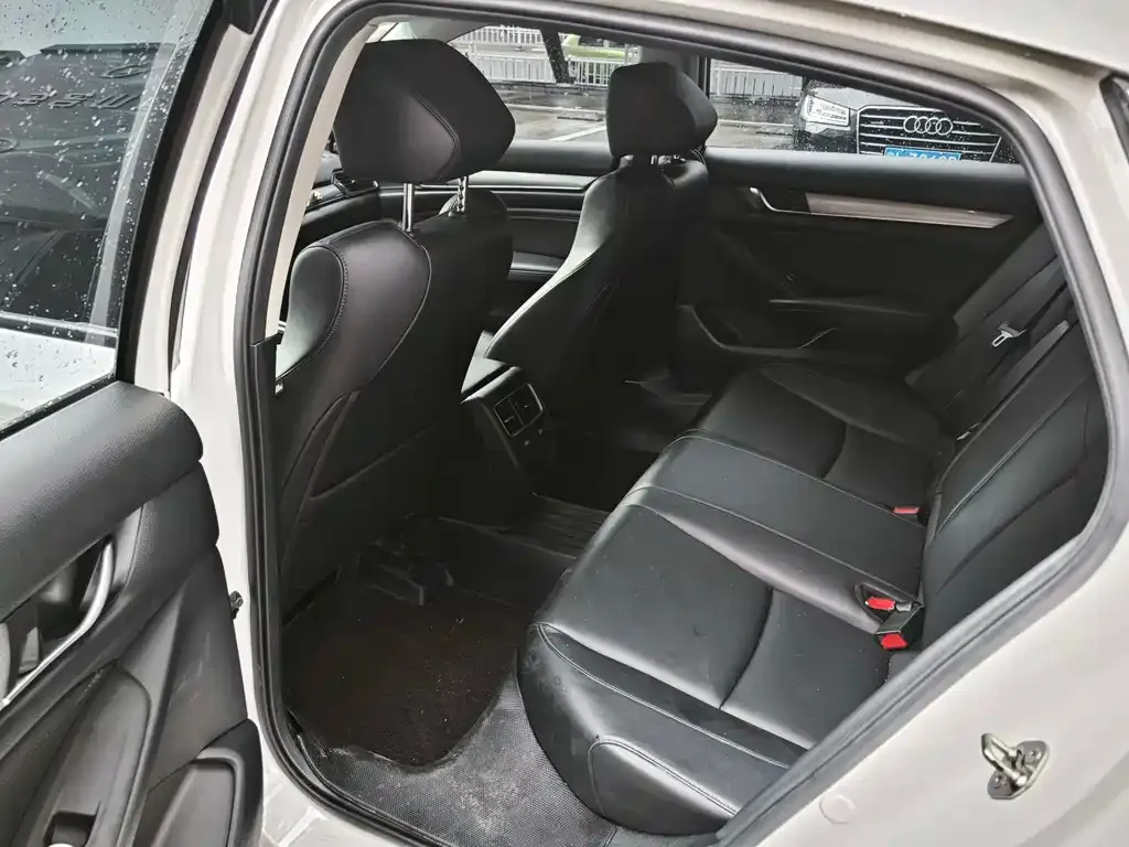Honda Accord — фото 6