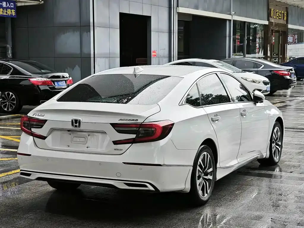 Honda Accord — фото 7