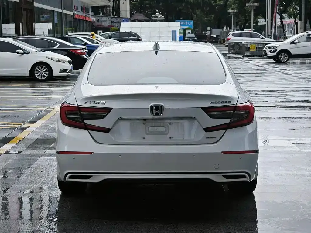Honda Accord — фото 8