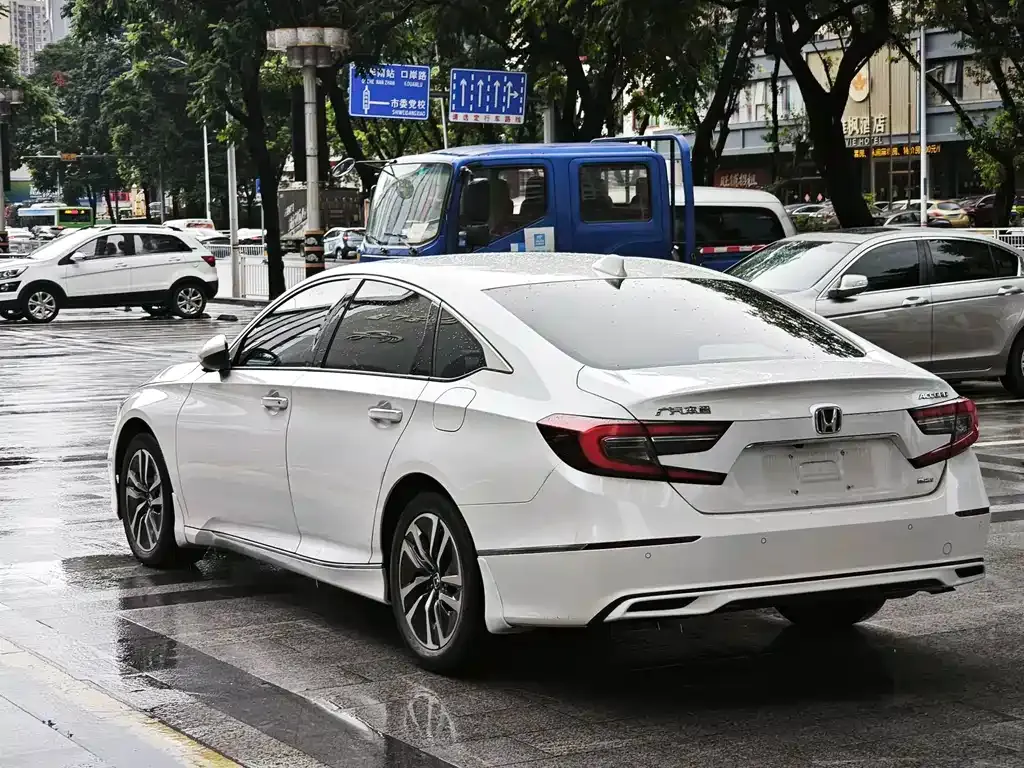 Honda Accord — фото 9
