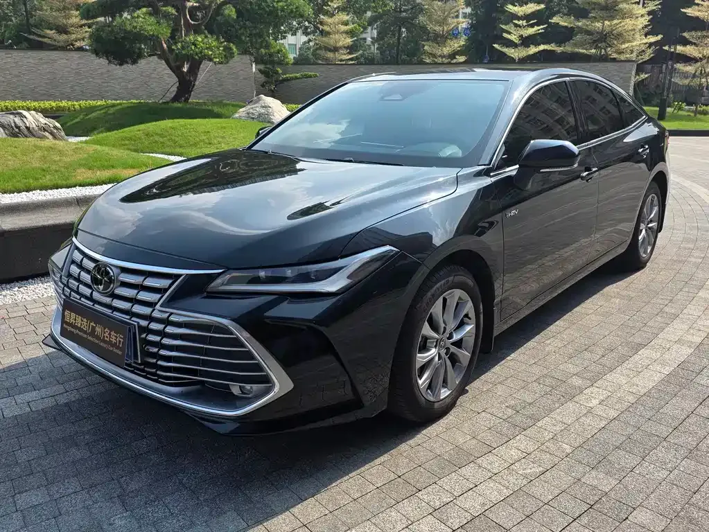 Toyota Avalon — фото 1