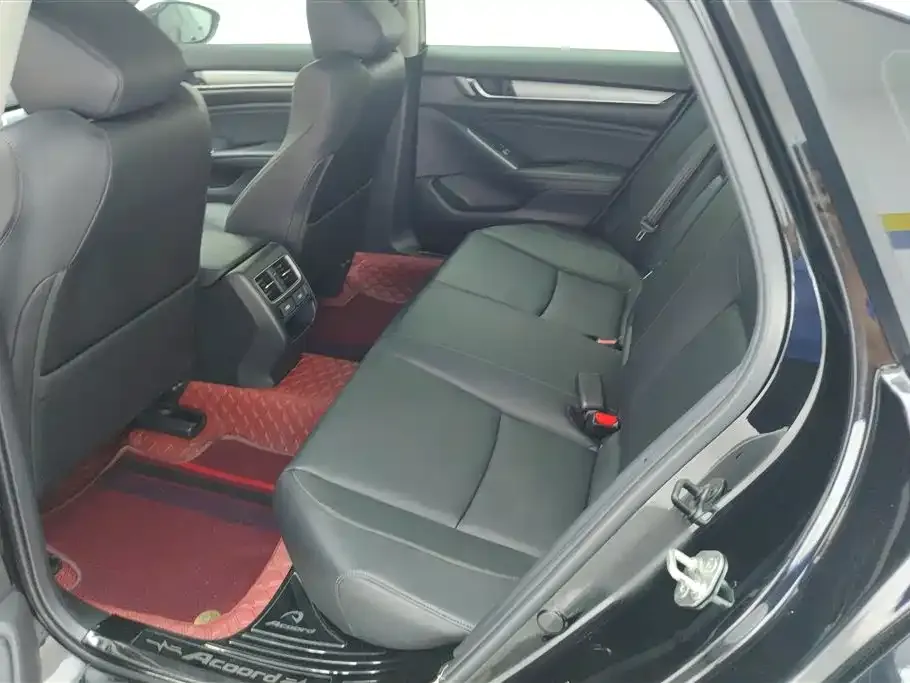 Honda Accord — фото 10