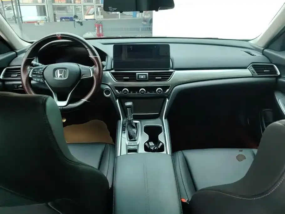 Honda Accord — фото 9