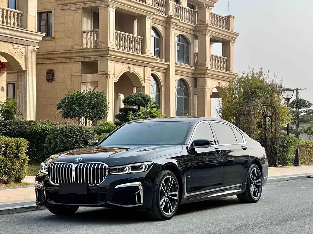 BMW 7 Series — фото 1