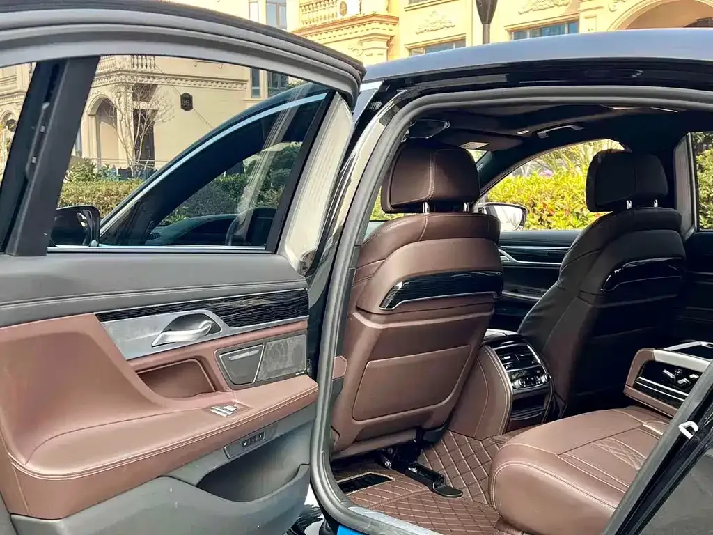 BMW 7 Series — фото 10