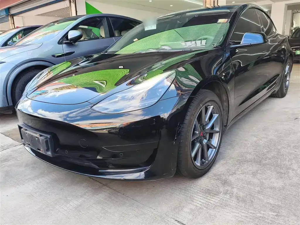 Tesla Model 3 — фото 1