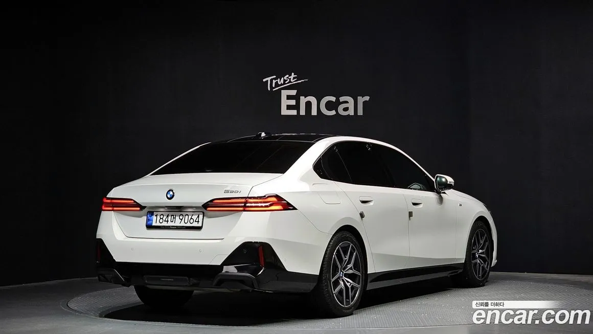 BMW 5-Series 2024 из KR, фото 2