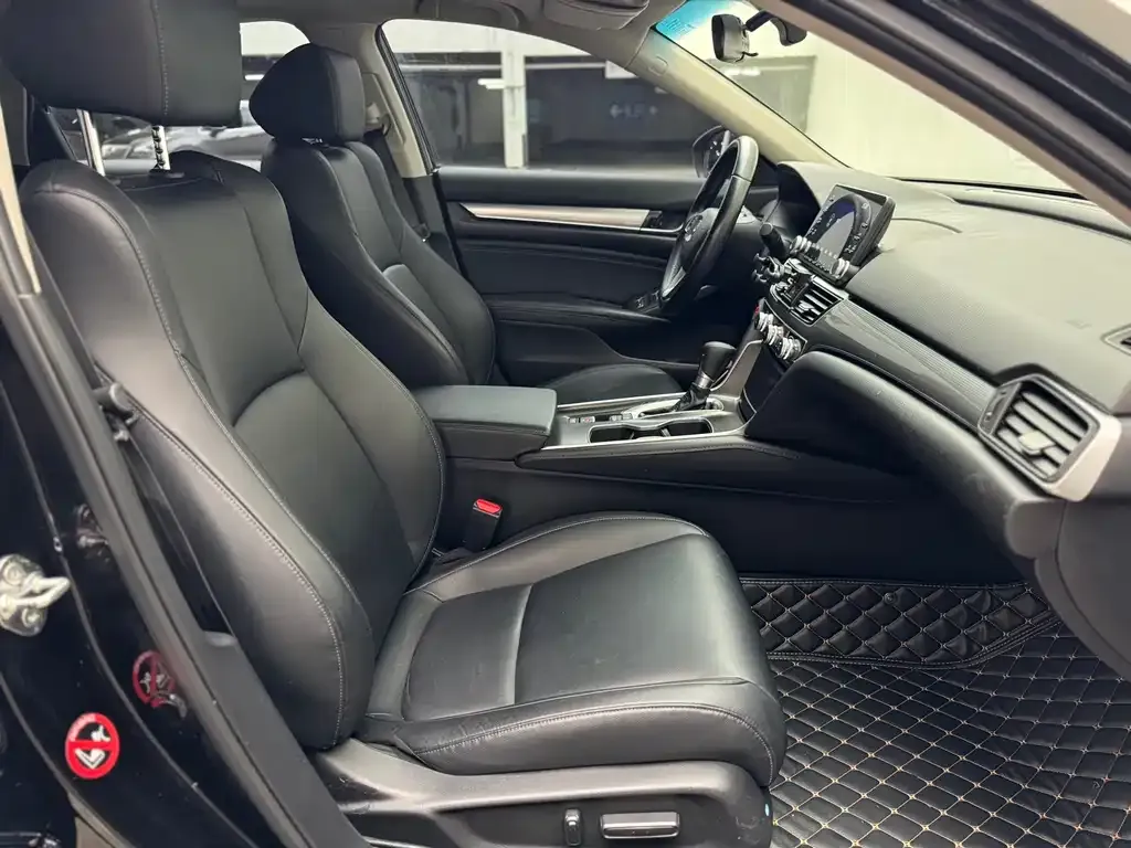 Honda Accord — фото 10