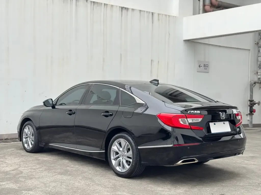 Honda Accord — фото 6