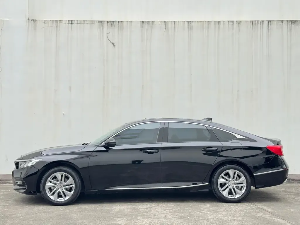 Honda Accord — фото 7
