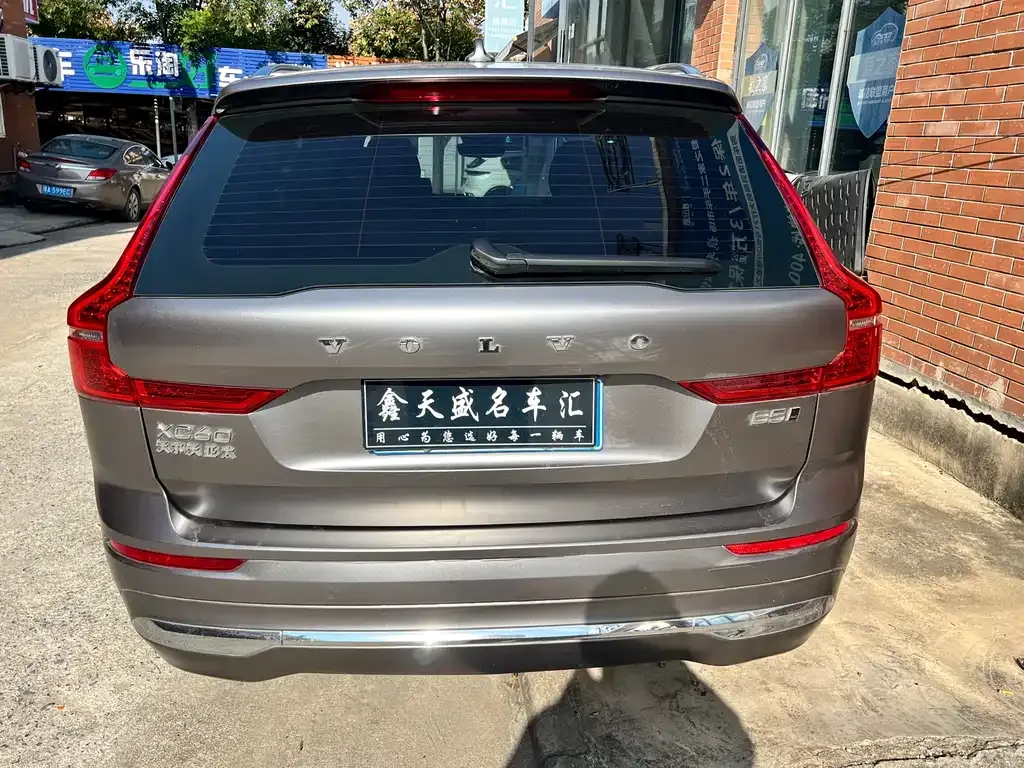 Volvo XC60 — фото 10