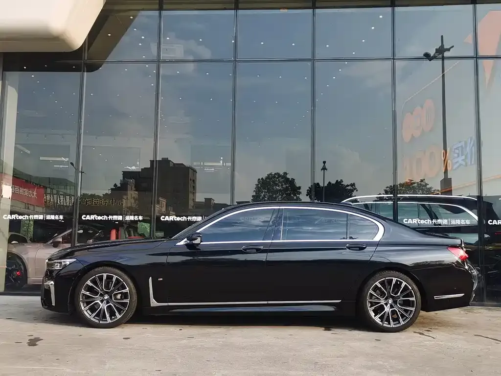 BMW 7 Series 2022 из CN, фото 2