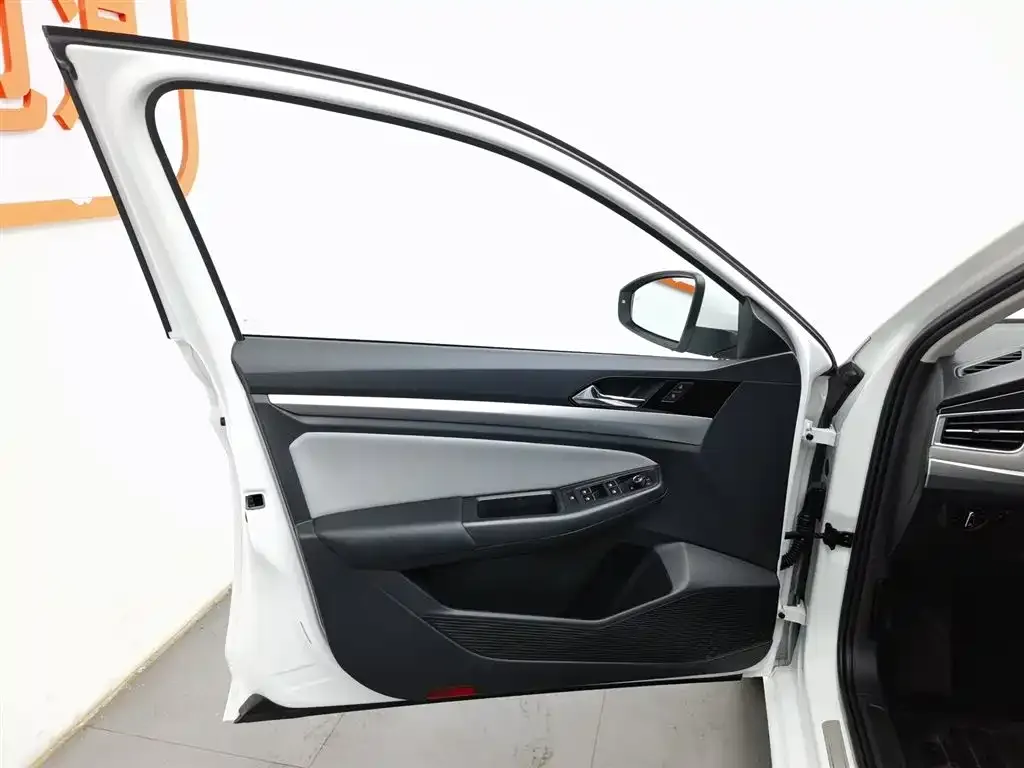 Volkswagen Bora 2023 из CN, фото 8