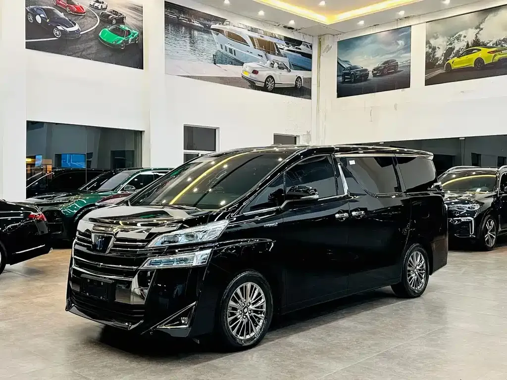 Toyota Vellfire — фото 1