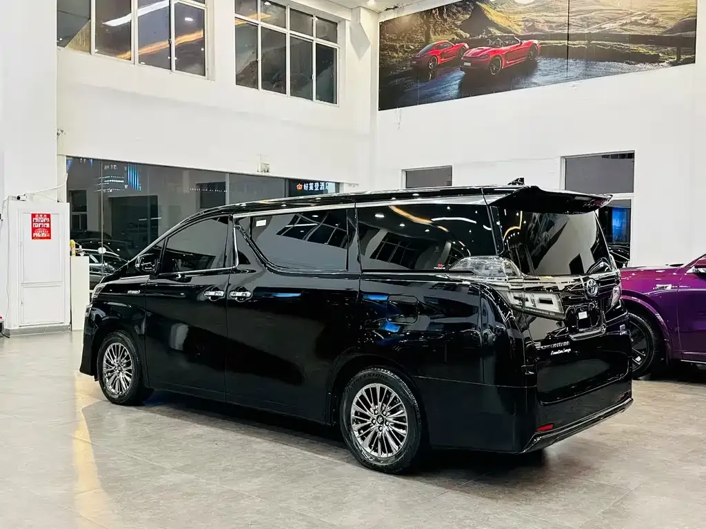 Toyota Vellfire — фото 3