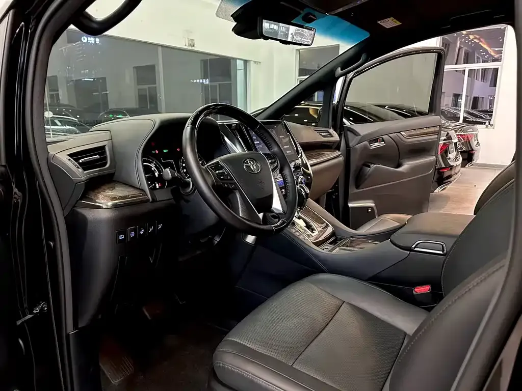 Toyota Vellfire — фото 5