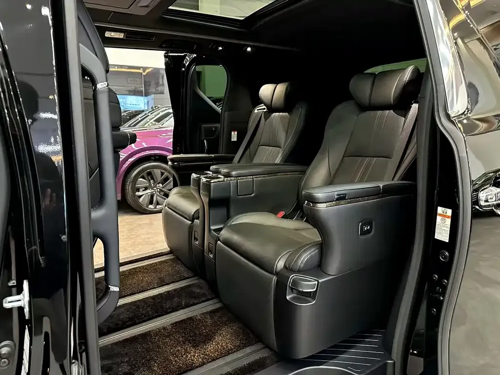 Toyota Vellfire — фото 6