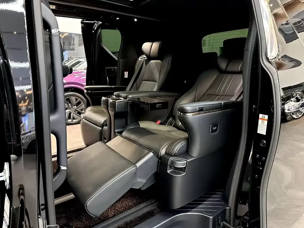 Toyota Vellfire — фото 7
