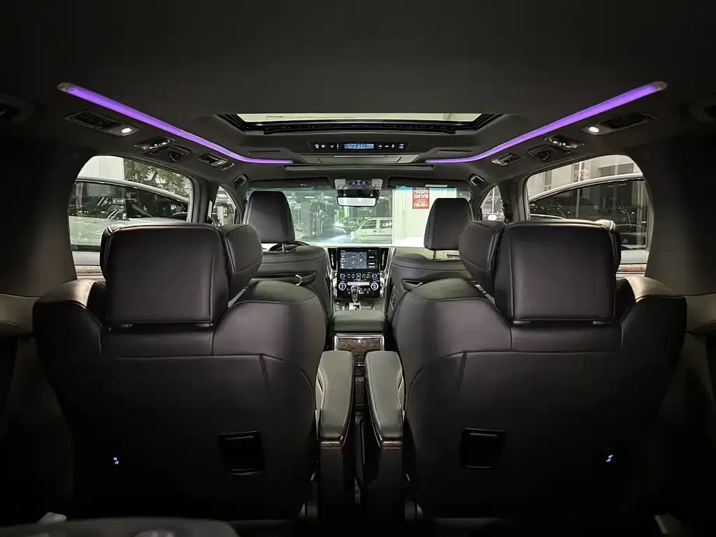 Toyota Vellfire — фото 8