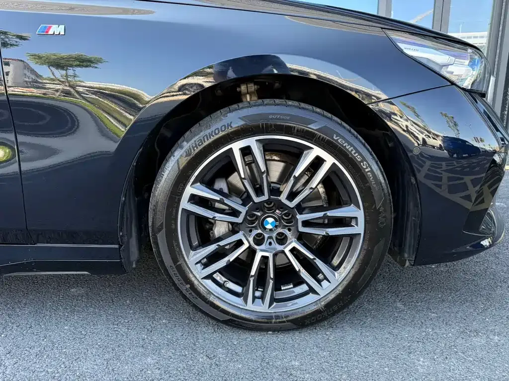 BMW 5 Series 2024 из CN, фото 8