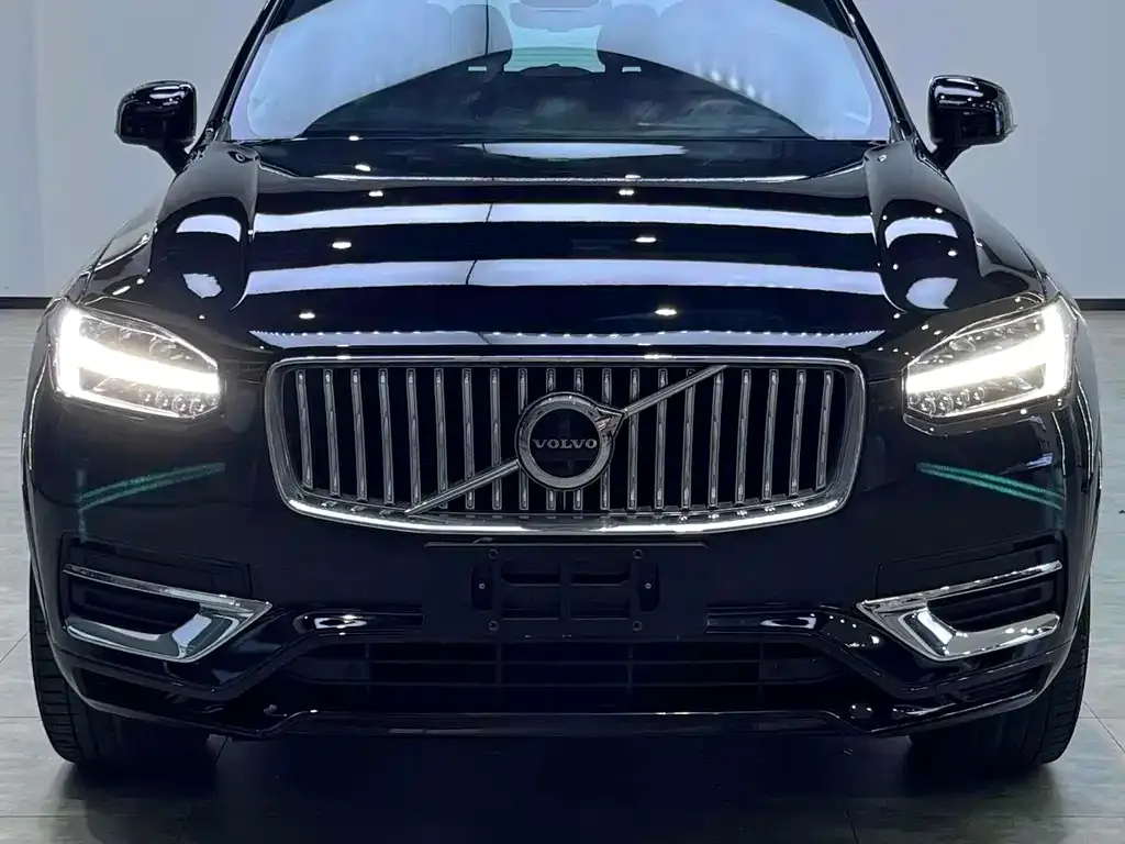 Volvo XC90 — фото 1