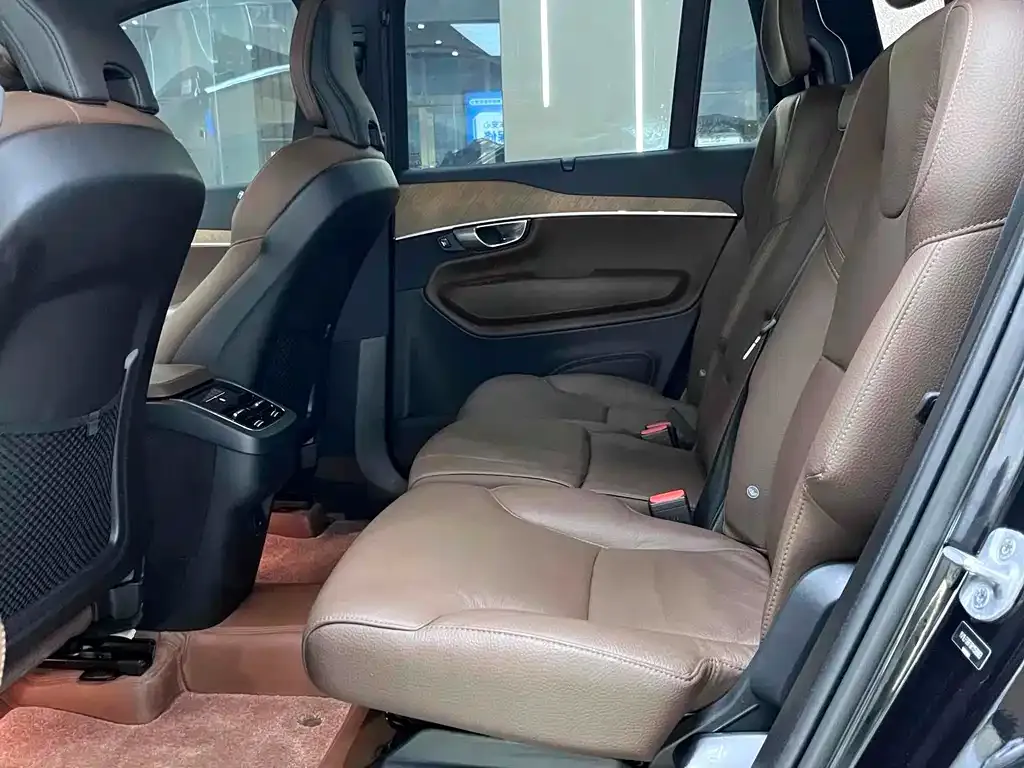 Volvo XC90 — фото 10