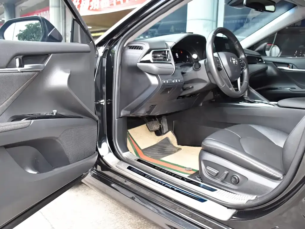 Toyota Camry 2023 из CN, фото 9