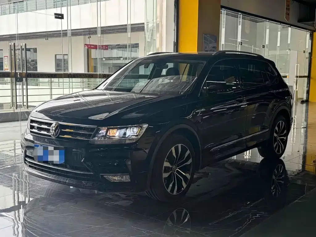 Volkswagen Tiguan L 2021 из CN, фото 1