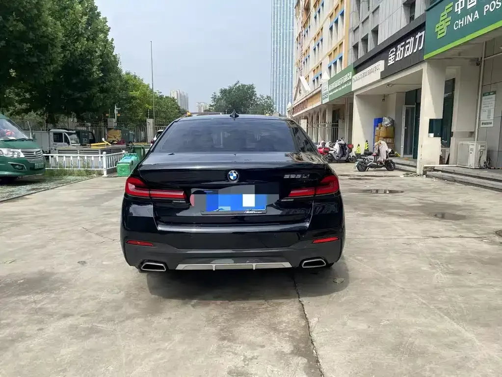 BMW 5 Series 2023 из CN, фото 10