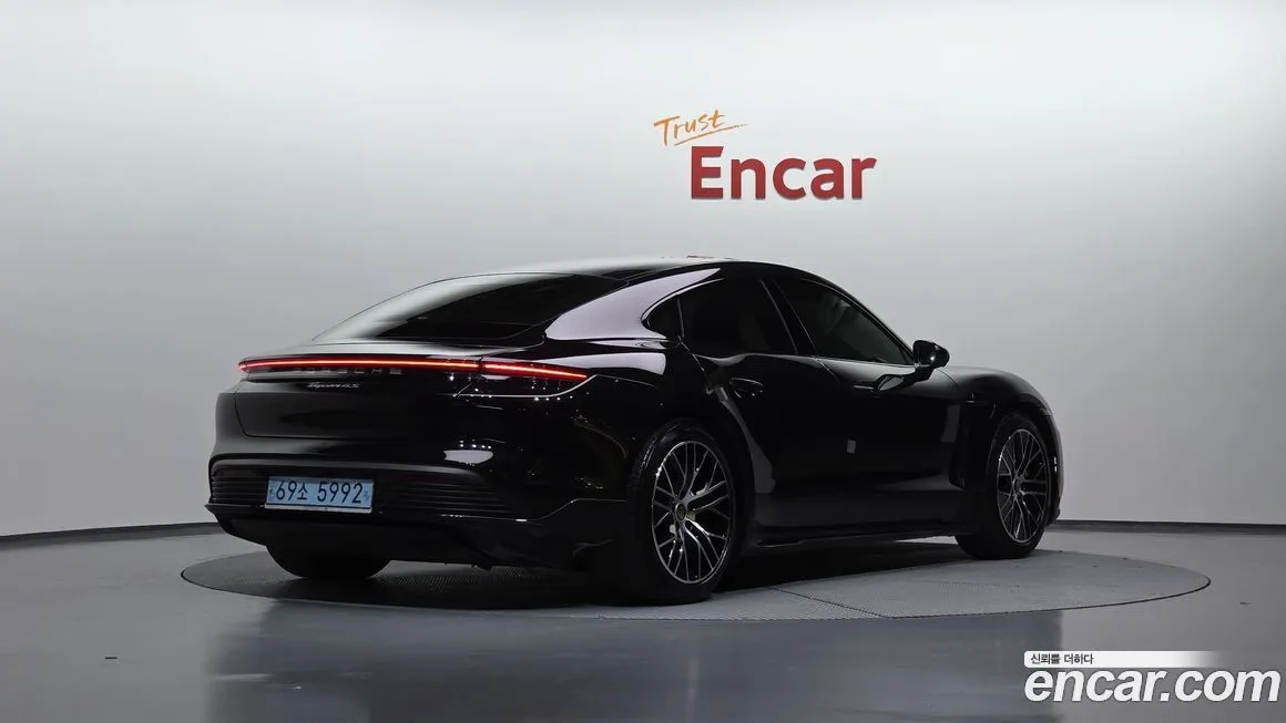 Porsche Taycan 2021 из KR, фото 2