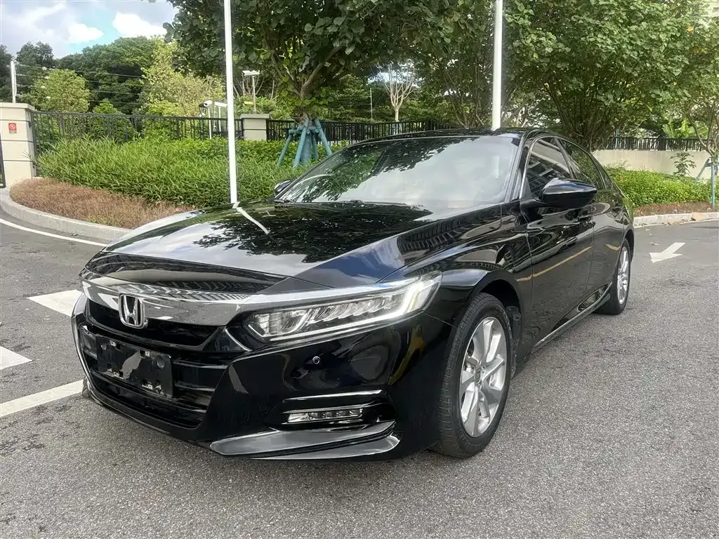 Honda Accord — фото 1