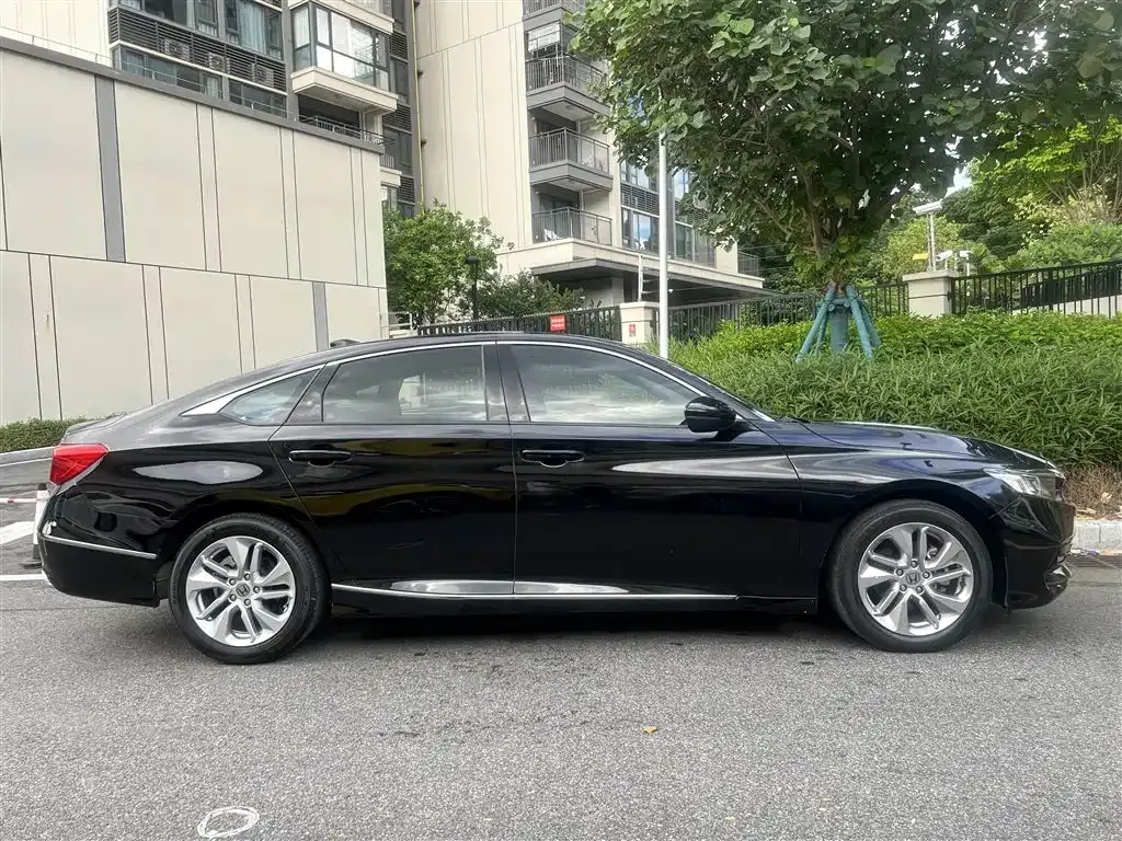 Honda Accord — фото 7