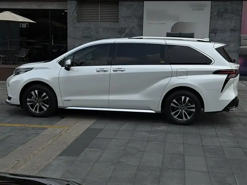 Toyota Granvia 2024 из CN, фото 3