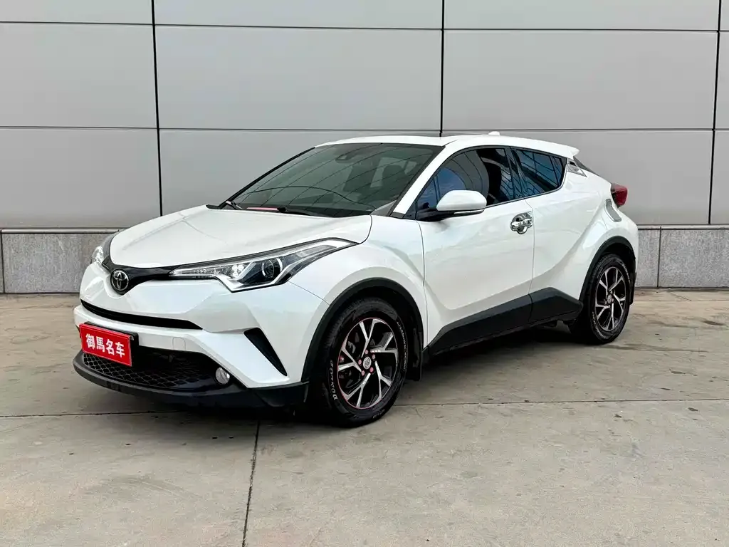 Toyota C-HR — фото 1