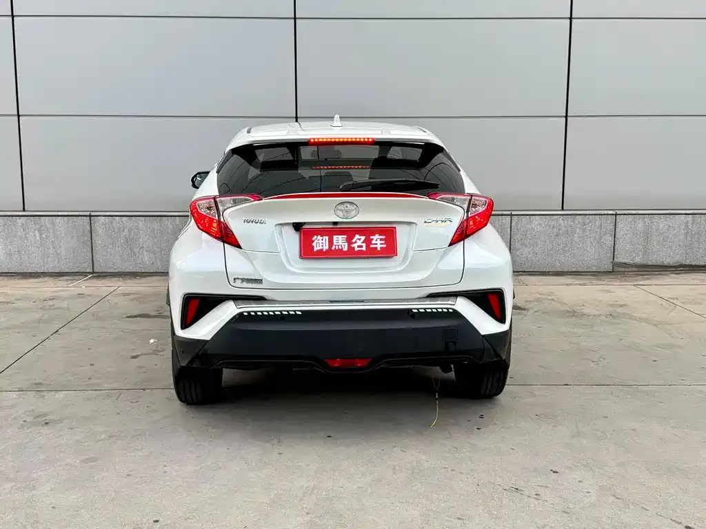 Toyota C-HR — фото 8
