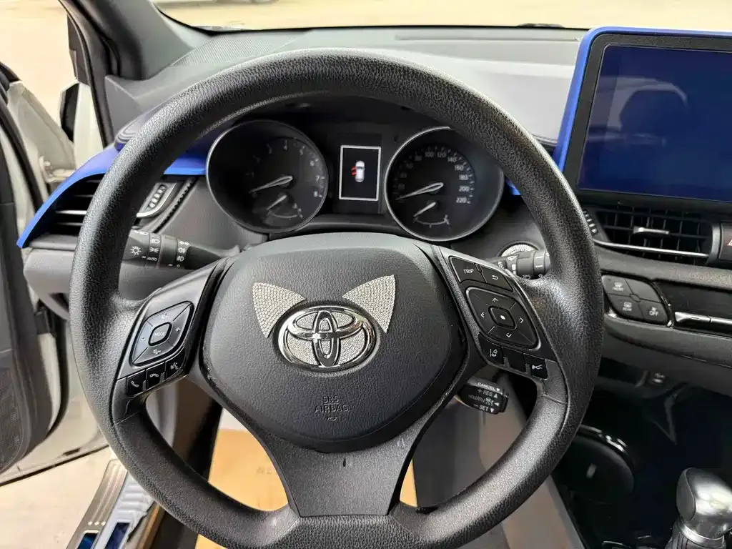 Toyota C-HR — фото 9