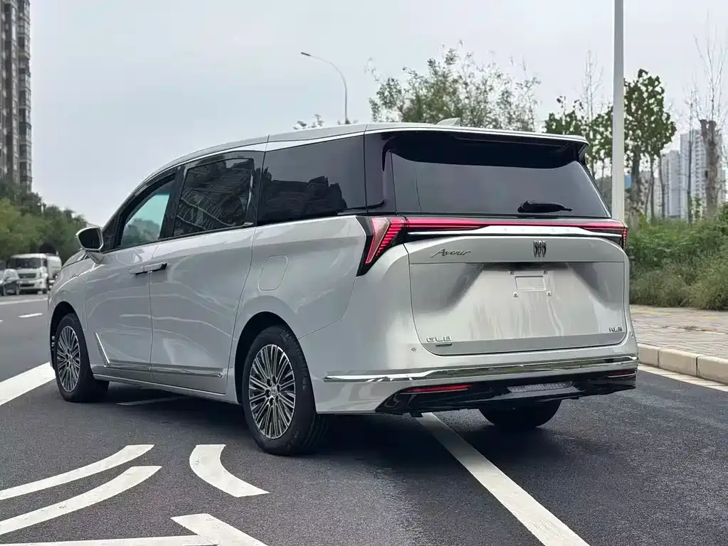 Buick GL8 Hybrid — фото 7