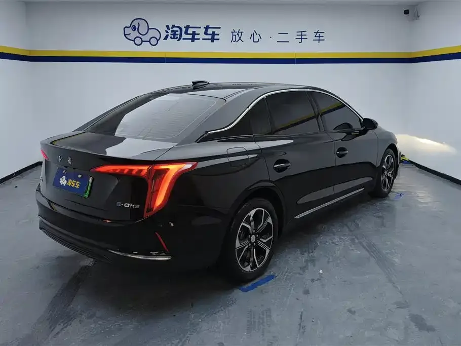 Hongqi E-QM5 — фото 3