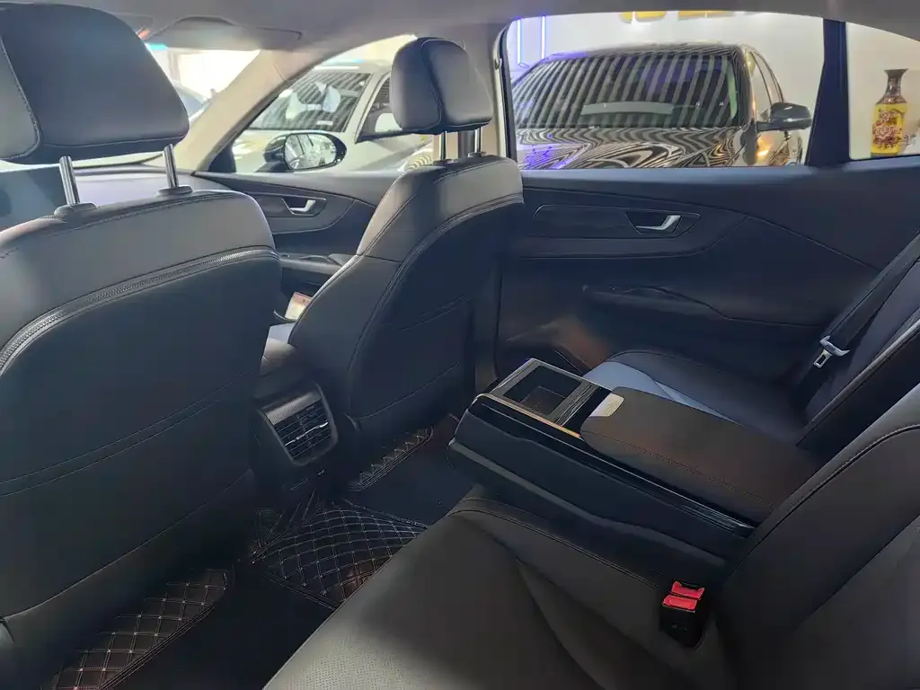 Hongqi E-QM5 — фото 8