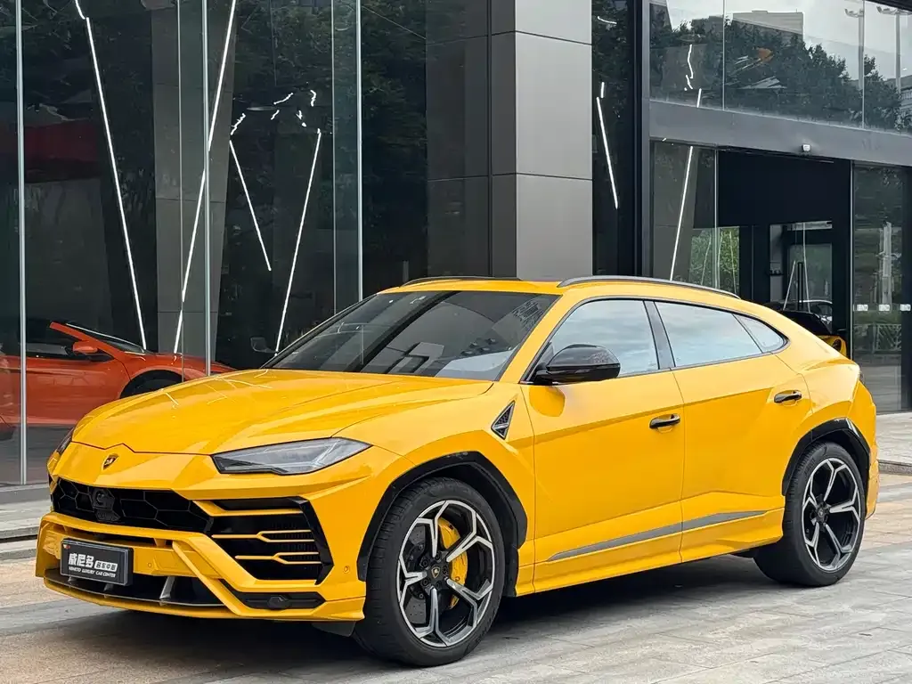 Lamborghini Urus — фото 1