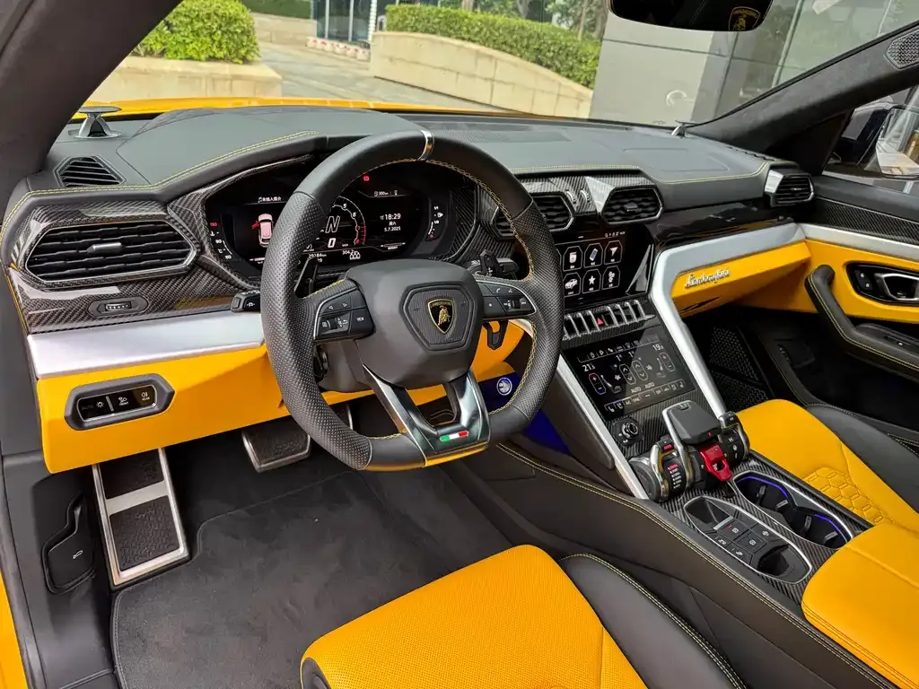Lamborghini Urus — фото 6
